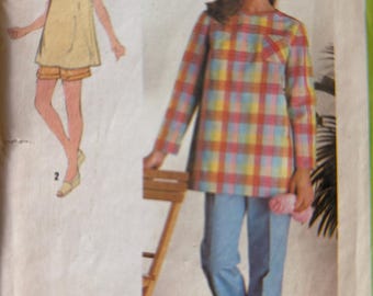 1979 Vintage Pullover Top MATERNITY Simplicity 9047 Size 8 bust 31.5 orig pattern FF uncut Pants Shorts Top pregnancy top