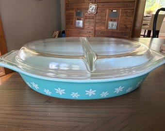 Vintage Turquoise Milk Glass Pyrex Snowflake Pattern Rectangular 1 1/2 quart Divided interior Ovenware Dish  8 with clear lid