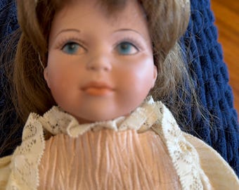 SALE Le Bambole di Arianna 1997 Camilla Vintage doll brown hairstyle made in Italy blue eyes moveable arms bisque porcelain orig box lace