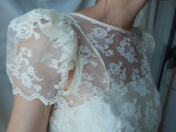Cream Lace Wedding Dress - Chantilly Lace Boho We… - image 3