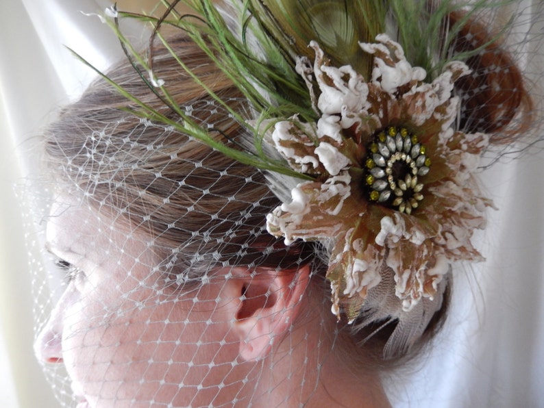 Fascinateur de mariée Postiche de mariée Fascinateur de mariage Fascinateur vert mousse Voile de mariée Postiche à plumes image 1