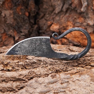 Handmade Damascus Steel Hunting Knife Viking Head Inspired Blade| Custom Outdoor Camping  Knife w/ Leather Sheath | Unique Gift for Him, Her