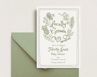 Op de afbeelding: Een uitnodiging voor een babyshower met een groene envelop. De uitnodiging bevat de tekst "Locally Grown" omringd door illustraties van fruit en groenten. De uitnodiging luidt "Join us to Celebrate Felicity Jones Baby Shower 12pm 123 anywhere st, any city Saturday, September 14th."