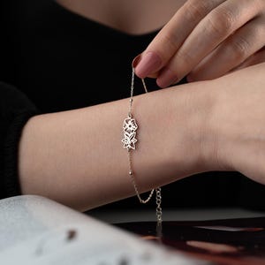 Personalized Family Bracelet with Multiple Birth Month Flowers Custom Kids Birth Flower Bracelet Dainty Floral Bracelet with Multiple Charms