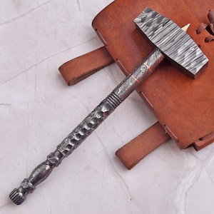Mazo de acero de Damasco forjado a mano / Martillo de juez personalizado / Decoración de escritorio de oficina legal hecha a mano / Regalo único para abogados