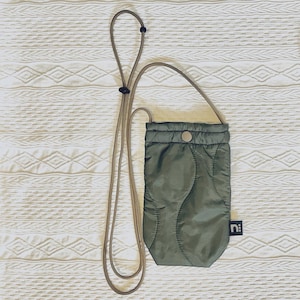 Bolso minimalista acolchado para teléfono / Riñonera ligera con cordón ajustable / Verde oliva