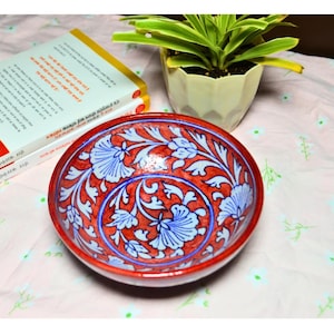 Bol en poterie bleu base rouge - Bol en céramique floral fait main de 15 cm (6 po.) | Plat décoratif peint à la main Jaipur | Cadeau de vaisselle ethnique