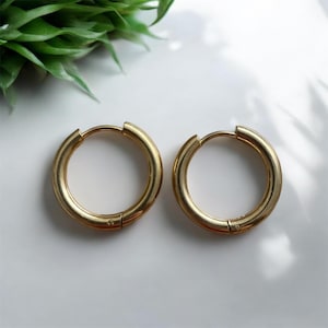 Round hoop earrings in gold or silver stainless steel