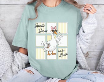 Comfort Colors® Auntie Goose on the Loose Shirt, Pregnancy Announcement Tee, Funny Goose Lover Gift for Aunt, Auntie Gift, Pregnancy Reveal