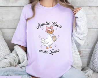 Comfort Colors® Auntie Goose on the Loose Shirt, Pregnancy Announcement Tee, Funny Goose Lover Gift for Aunt, Auntie Gift, Pregnancy Reveal
