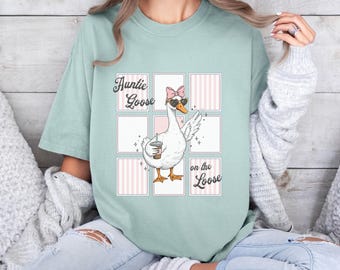 Comfort Colors® Auntie Goose on the Loose Shirt, Pregnancy Announcement Tee, Funny Goose Lover Gift for Aunt, Auntie Gift, Pregnancy Reveal