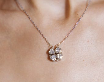 四つ葉のクローバーペンダントネックレス – 925スターリングシルバー