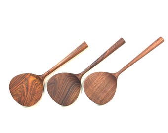 Handgeschnitzter breiter Pfannenwender aus Holz - 11 cm Pfannkuchen- & Steakwender