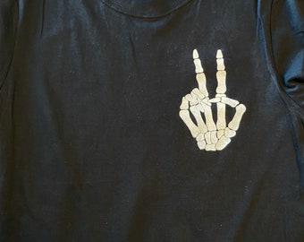 Skeleton peace tee