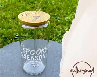 Vaso de Halloween con grabado "Es temporada espeluznante" con tapa y pajita, lata personalizada para regalo de fiesta.