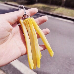 Realistic French Fries Keychain - Cute Food-inspired Keyring & Bag Charm,  Unique Miniature Food Accessory for Keys/Bags