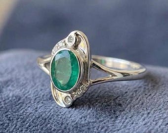 Oval Emerald Green Ring, Sterling Silver, Vintage Style Statement Jewelry