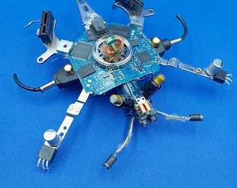 Recycled computer parts art - spider - souvenir- Circuit Board Sculpture Insect