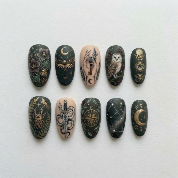 Unghie finte a tema foresta oscura e mistica / Unghie dipinte a mano con gufo, serpente, pugnale e falena / Unghie gotiche, stregonesche, dark academia / Nail art personalizzata