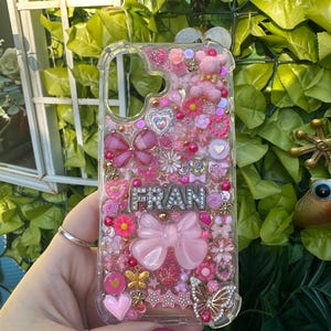 Funda de teléfono personalizada con dijes hechos a medida