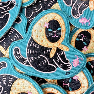 Babushka Black Cat with Roach Embroidered Patch, Funny Headscarf Kitten Iron On Patch, Original Weird Cat Art Badge, Oddity Cat Lover Gift