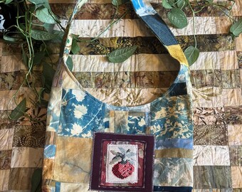 Bolso de hombro con patchwork de bayas, hecho a mano