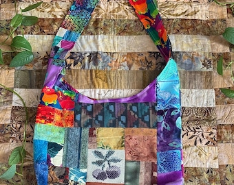 Bolso de hombro con patchwork de bayas, hecho a mano