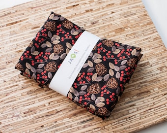 Large Cloth Napkins - Set of 4 (N6289) - Pinecone Berries Black Modern Reusable Fabric Napkins