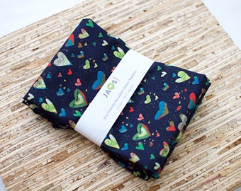 Servilletas de tela grandes - Juego de 4 - (NG938) - Servilletas de tela reutilizables negras con corazones pintados