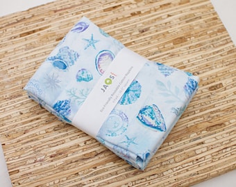 Guardanapos de tecido grandes - Conjunto de 4 - (NE315) - Guardanapos de tecido modernos e reutilizáveis com estampa de conchas e cavalos-marinhos em azul