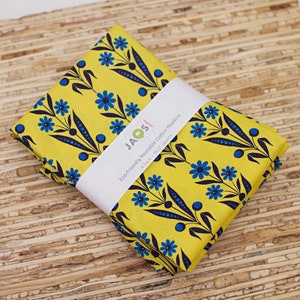Large Cloth Napkins - Set of 4 (NC246) - Daisy Floral Bouquet Yellow Fabric Napkins