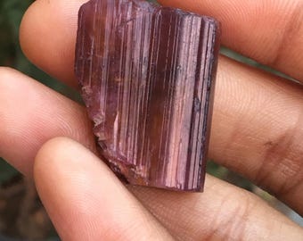 82,80 karatów Niesamowity naturalny surowy turmalin w kolorze czerwonym i różowym, kryształ mineralny o wymiarach 31 x 22 mm