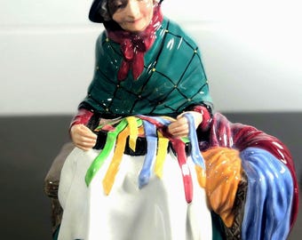 Vintage Royal Doulton “Silks and Ribbons” Figur - HN2017, handbemaltes Porzellan, Sammlerstück Englische Keramik