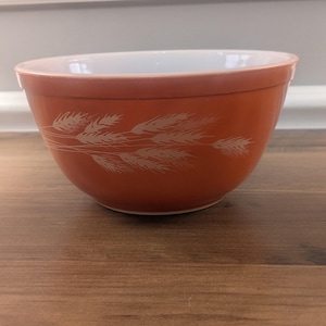 Vintage Pyrex Autumn Harvest Mixing Bowl #403 – Wheat Sheaf Design, 2.5 Quart