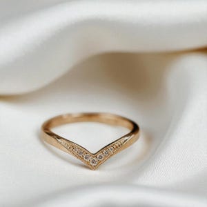 Vintage Round Diamond Curved Wedding Band, Silver Promise Ring, Delicate Chevron Stacking Ring, Unique Moissanite Anniversary Ring