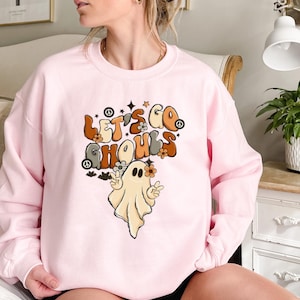 Sudadera Let&#39;s Go Ghouls, Temporada espeluznante, Sudadera vintage de Halloween, Camisa vintage de fantasmas, Regalo para ella, Camisas de Halloween