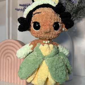 Tiana crochet pattern in Spanish and English