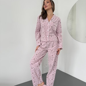 Floral Cotton Pajama Set: Women&#39;s Button-Up Sleepwear