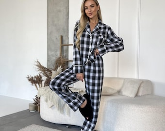 Klasyczny biały lub czarny flanelowy komplet piżamowy – ciepła i wygodna koszula z długim rękawem