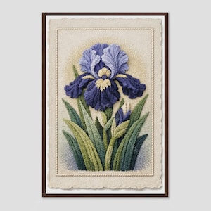 Könnte beinhalten: Ein gerahmtes Textilkunstwerk mit einer strukturierten, dreidimensionalen Punch-Needle-Stickerei einer blühenden Irisblüte. Die Iris zeigt tiefviolette und hellblaue Blütenblätter mit einer gelben Mitte, umgeben von grünen Blättern in einem dunklen Rahmen.