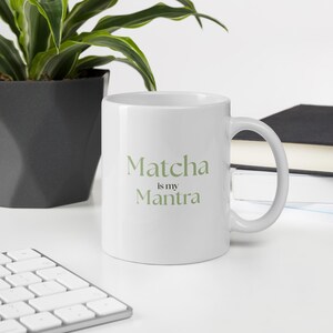 Mug "Matcha is my Mantra" – Tasse en céramique blanche brillante