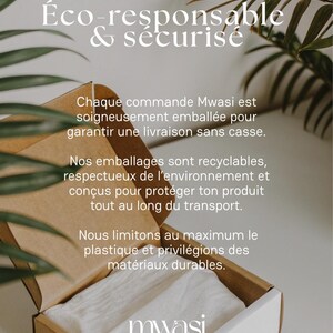May include: Open cardboard box with a white cloth inside, with text in French: "Eco-responsible & secure." The box is surrounded by green leaves. The Mwasi Print logo is at the bottom.