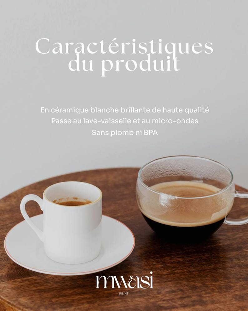 May include: Two coffee cups on a wooden surface. One is a white ceramic cup with a saucer, the other is a clear glass cup. The cups contain coffee. The image includes the text "Caract&eacute;ristiques du produit" and "mwasi PRINT".