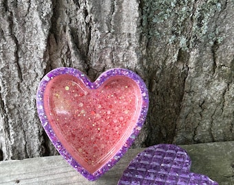 Vaso a forma di cuore in resina