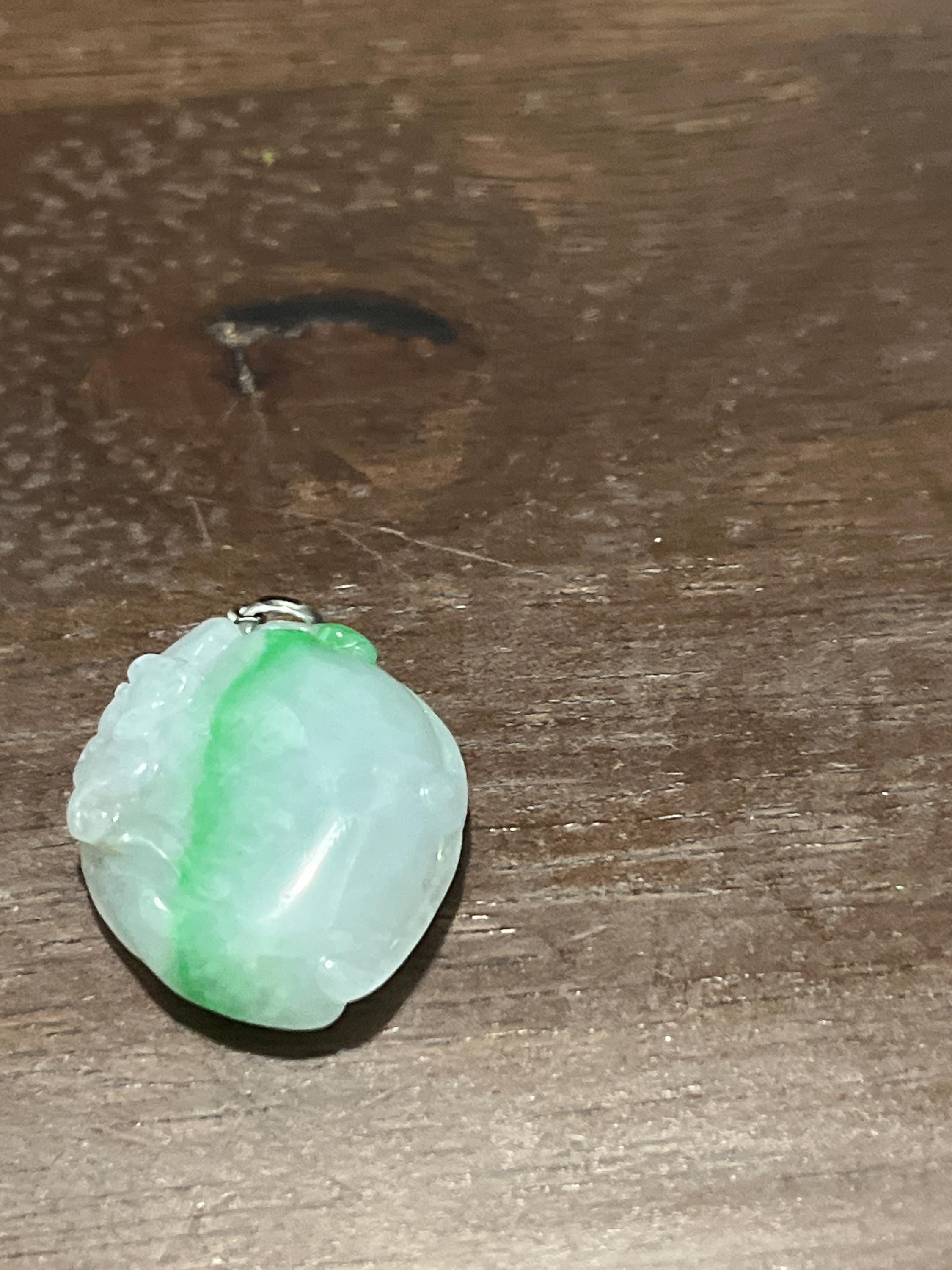 ホワイトゴールド　ヒスイ　ペンダント K18 WG ホワイトゴールド 天然翡翠 ジェダイト 1.73ct □ ダイヤモンド