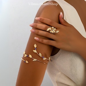 Flower Arm Cuff & Ring Set – Floral Metal Wrap Bracelet and Matching Flower Ring – Elegant Upper Arm Jewelry for Women