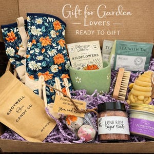 Gift for Garden Lovers, Unique Gardening Gift Box, Gift for Mom, Spring Gift Basket, Birthday Gift for Her