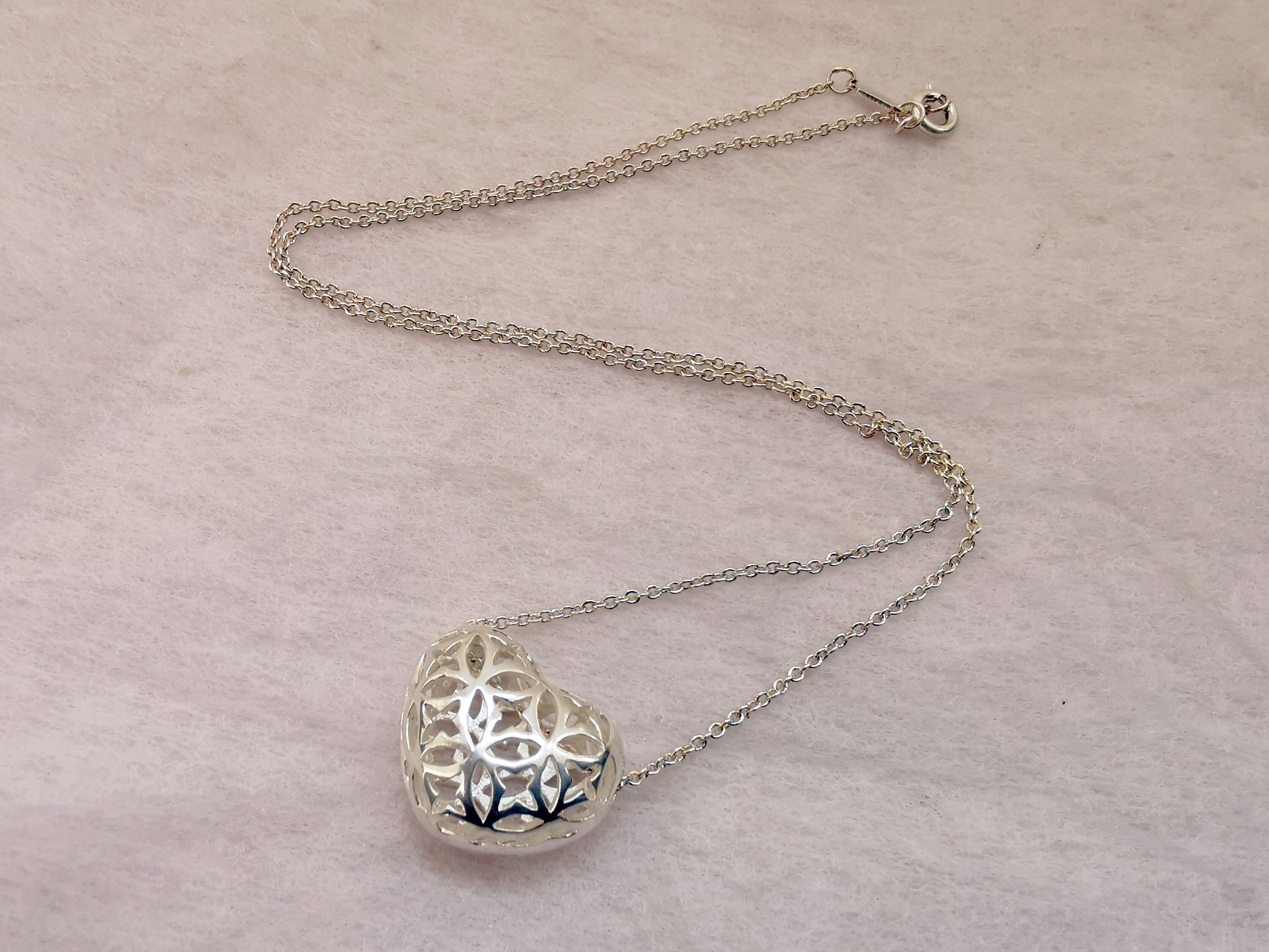 Collana con ciondolo a forma di cuore piccolo in