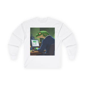 T-Shirt, Crypto Gecko in the Green, Men&#39;s Women&#39;s Unisex Tee, Gift for Crypto Enthusiast, Gecko Lover, Long Sleeve Shirt