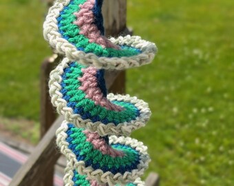 Gran molinillo de viento rosa y verde.